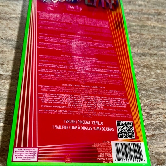 NIB Townley Neon City 6-piece set cosmetic set for girls - Picture 8 of 8